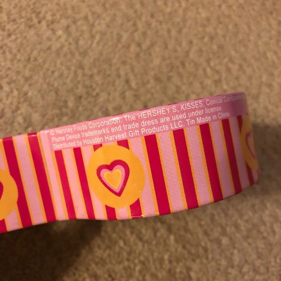 Hershey’s Kiss Heart Shaped Tin Can - Picture 8 of 8